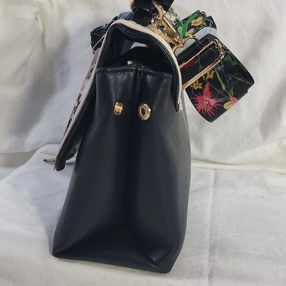 BETSEY JOHNSON TOP HANDEL CROSSBODY